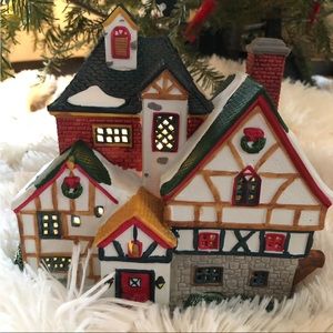 HOLIDAY Enchanted Hearthside Village Porcelain Lighted House